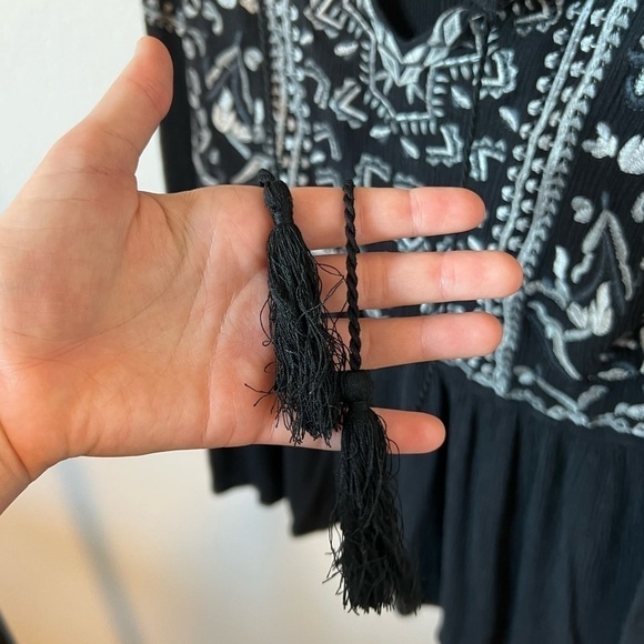 SUGAR Lips Women’s Black Tassel Top Fits M/L - Picture 4 of 8